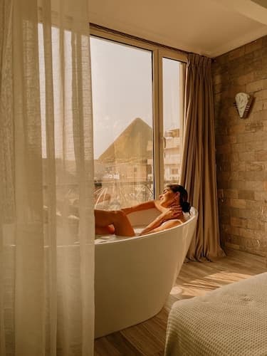Jimmy Pyramids Hotel