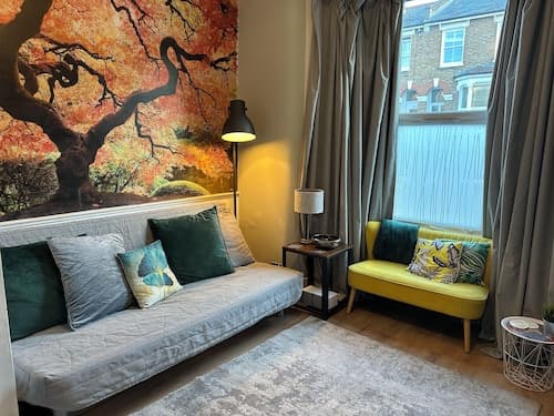 1 Bed Victorian Flat Sleeps 4 - Garden & Patio
