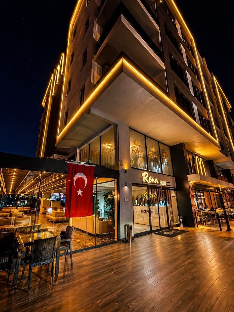 Rena Grand Residence & Suite