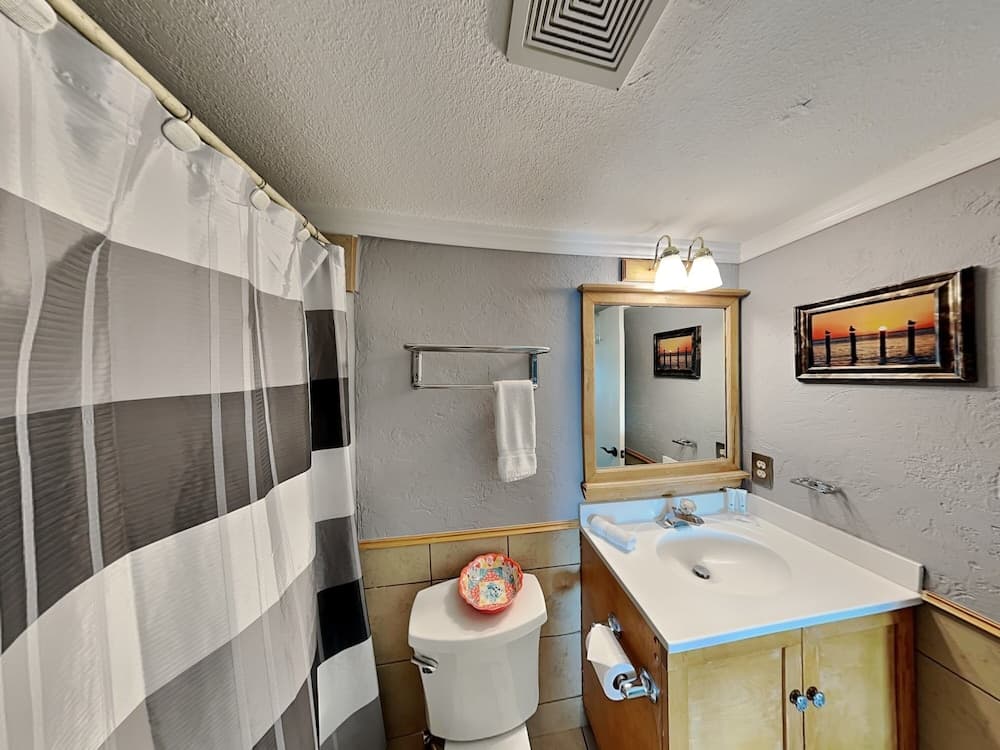 Pv136 - Coastal Cozy and a View