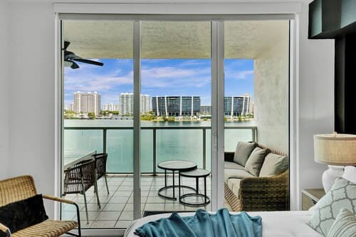 Marina Bay Sunny Isles