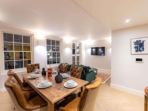 Three Bedroom Near Brick Lane by Belvilla