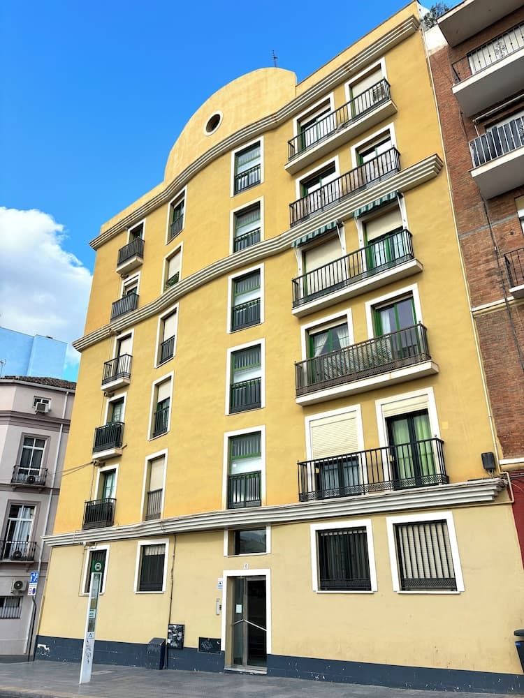 Skysea Malaga Centro frente al Rio