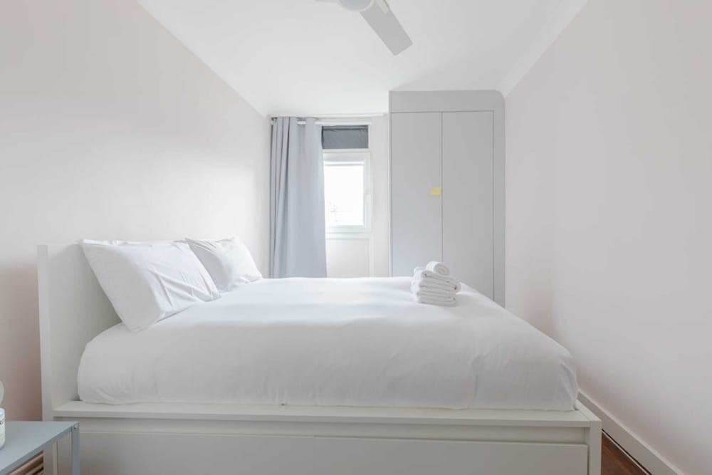 Scandi-style 2BD Maisonette W/garden Brick Lane!