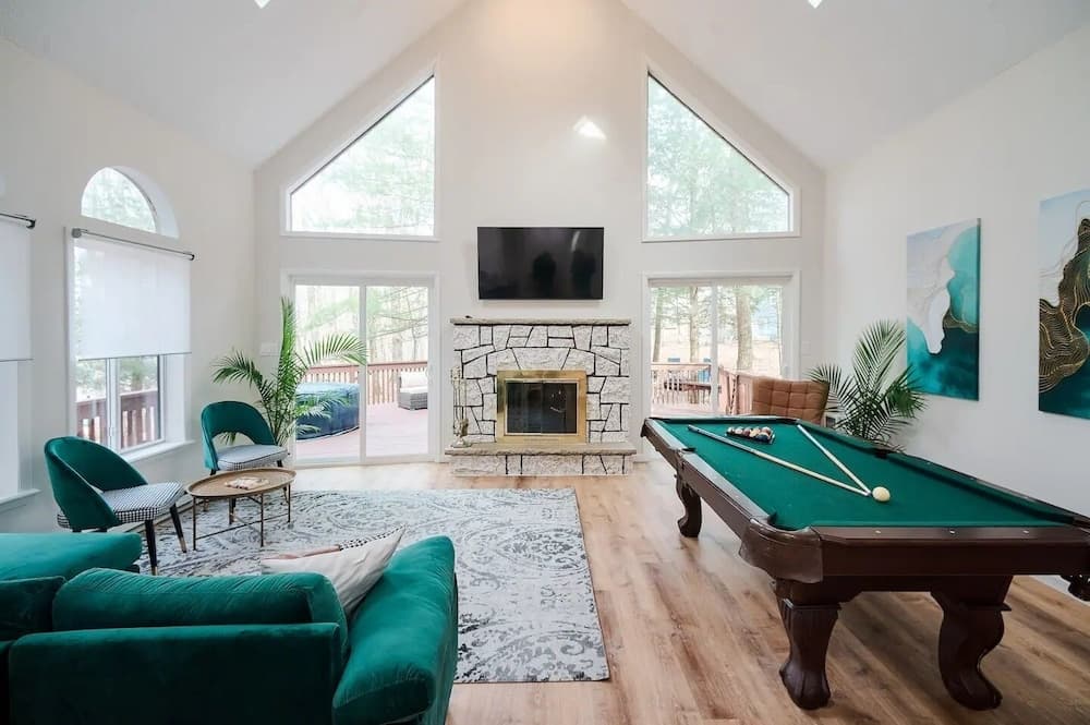Luxury Family Escape Hottub/sauna/billiard/pool 4 Bedroom Home by RedAwning