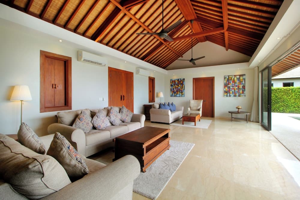 Trisha Cliff Villa Karang Tinggi