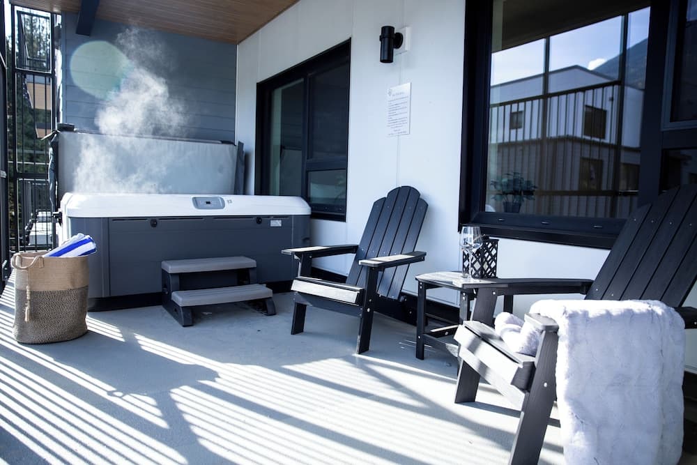 Birdies and Bears by Revelstoke Vacation