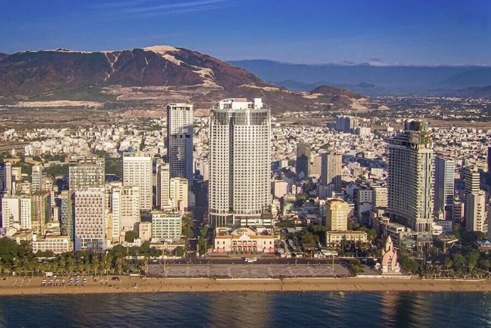 LYN Panorama Beachfront Studio
