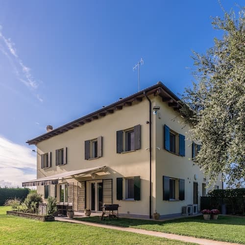 F Tale Country House