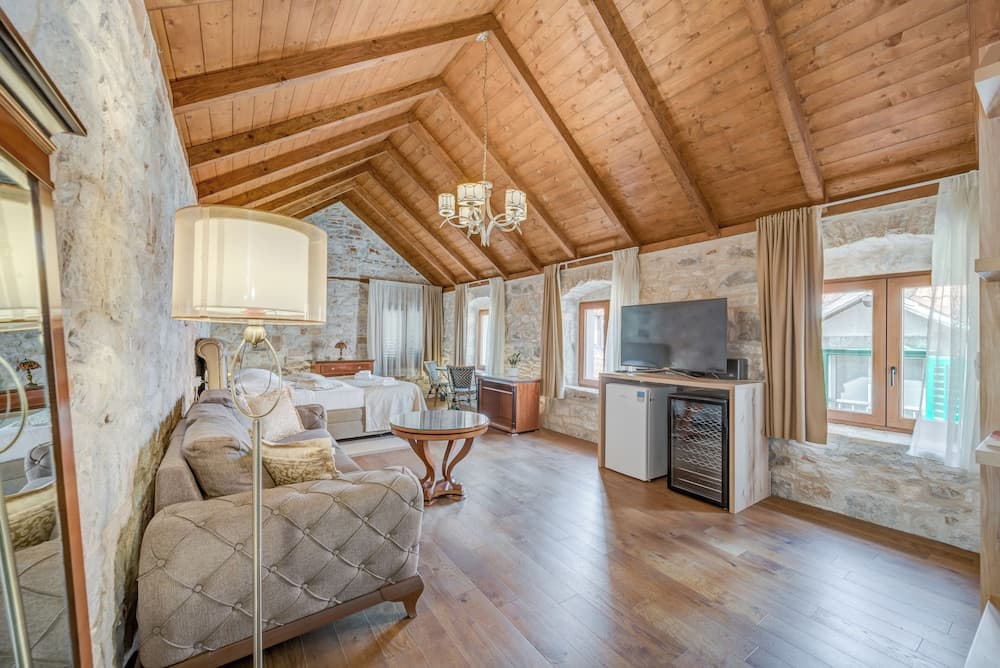 Emperor Suite - Beyond Timeless