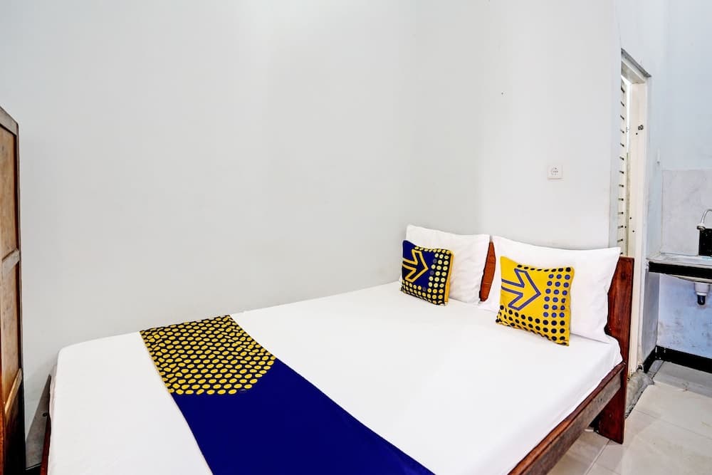 OYO 93945 The Suite Metro Apartemen By Sa