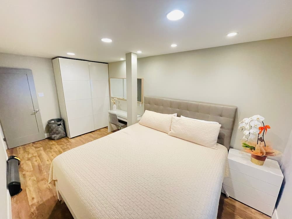 Modern 1Bd Famous  Venice 10B