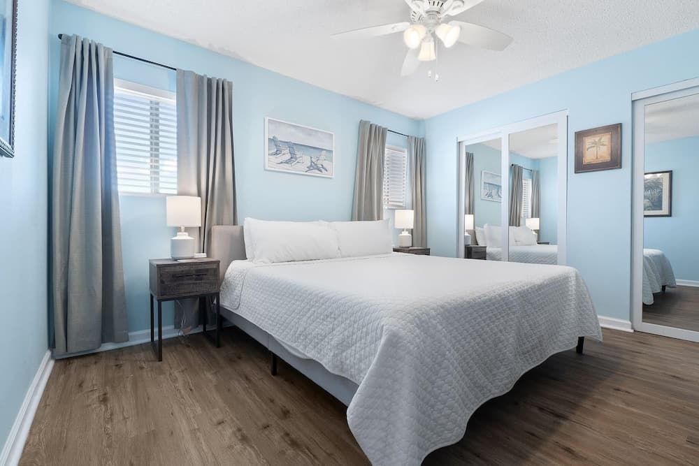 Summer House West B102