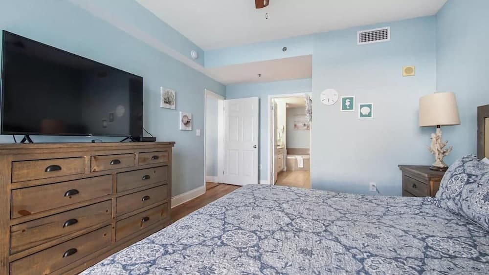 Laketown Wharf 827 - Life's A Beach