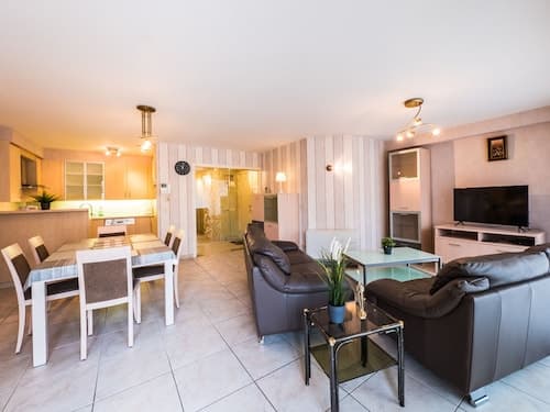 Apartment With 2 Bedrooms and Large Terrace