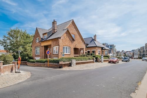 Villa in Koksijde With Sunny Garden