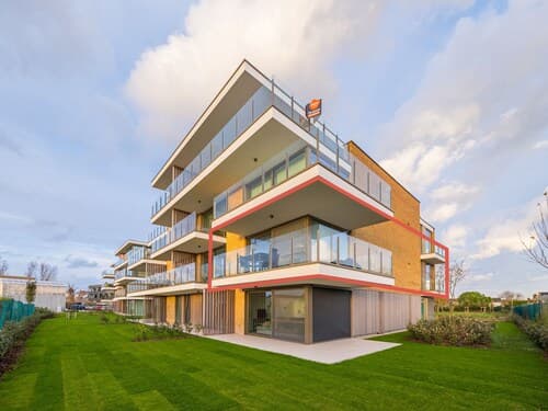 Spacious Apartment With Sunny Terrace