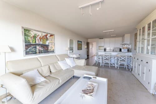 Apartment on Beach Near Town Center