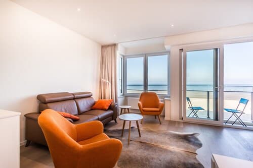 Apartment on Zeedijk With Stunning Sea View
