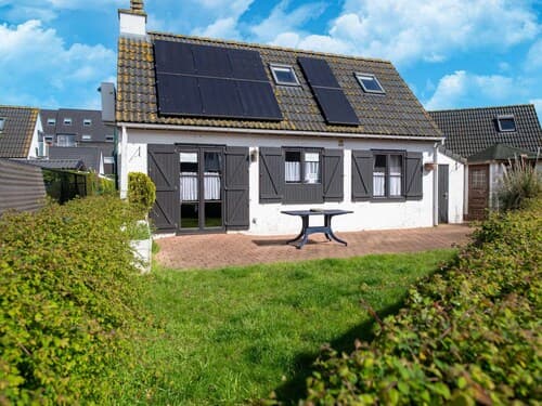 Holiday Home Near Marina With Pool