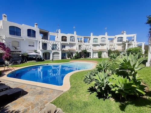 Relaxed Retreat With Pool