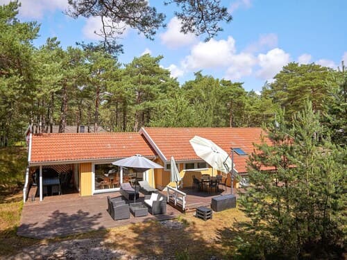 8 Person Holiday Home in Nexo-by Traum