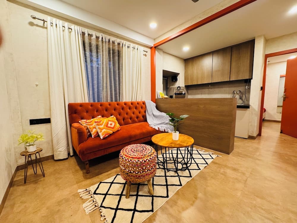 Home Escape 1BHK Retreat Nr Saket Square