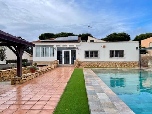 Villa in Roquetas Near Beach & Pool