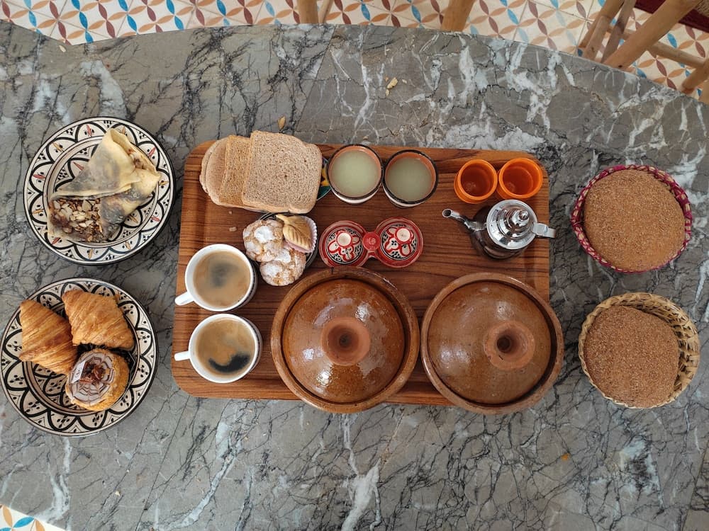 Odada yemek servisi