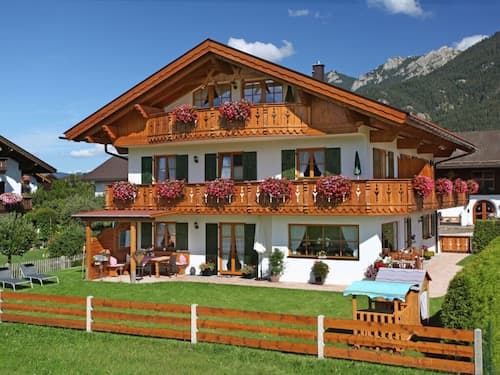 Holiday Apartment "wetterstein"