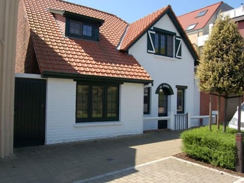 Beautifully Renovated House Centrally Located
