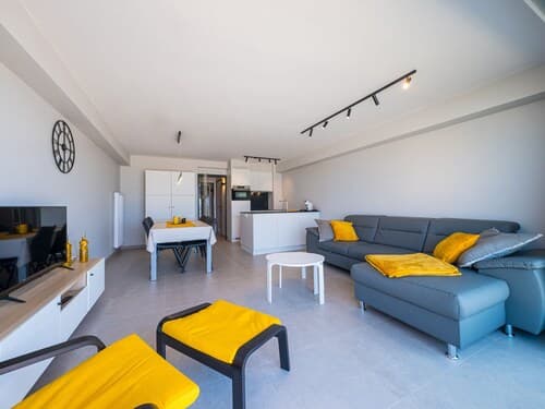 Apartment With 3 Bedrooms and sea View