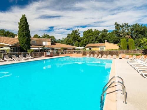 Provencal-style Maisonette With Communal Pool