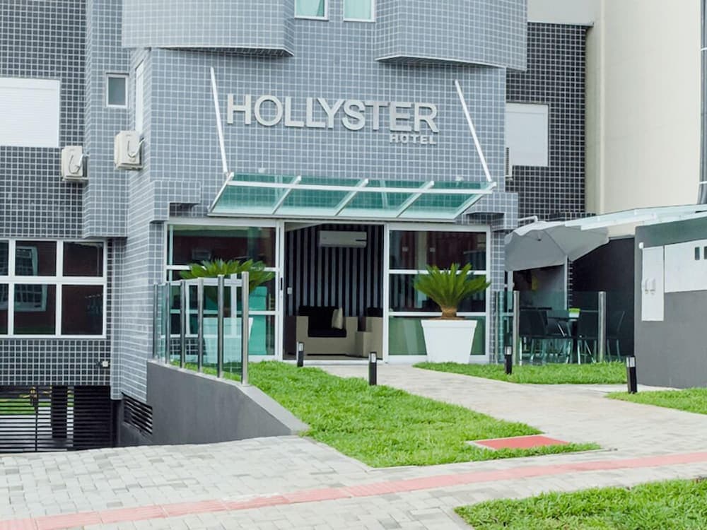 HOLLYSTER HOTEL