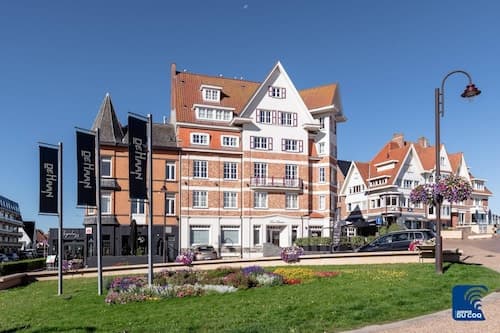 Elegant Seaside Apartment