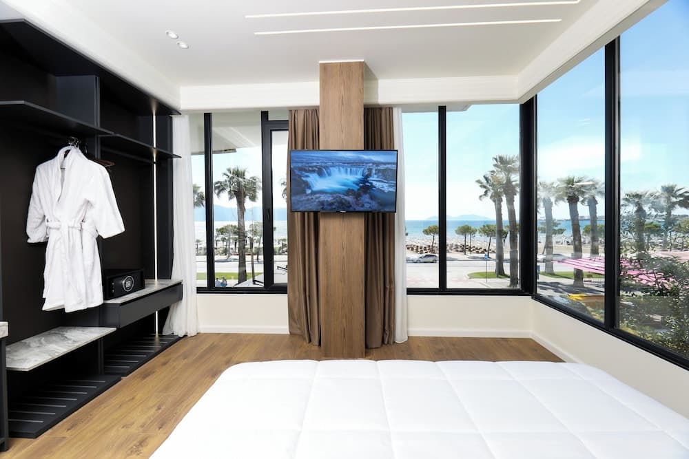 Hotel Adore