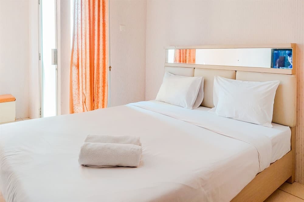 Cozy And Nice Studio At Great Western Apartment