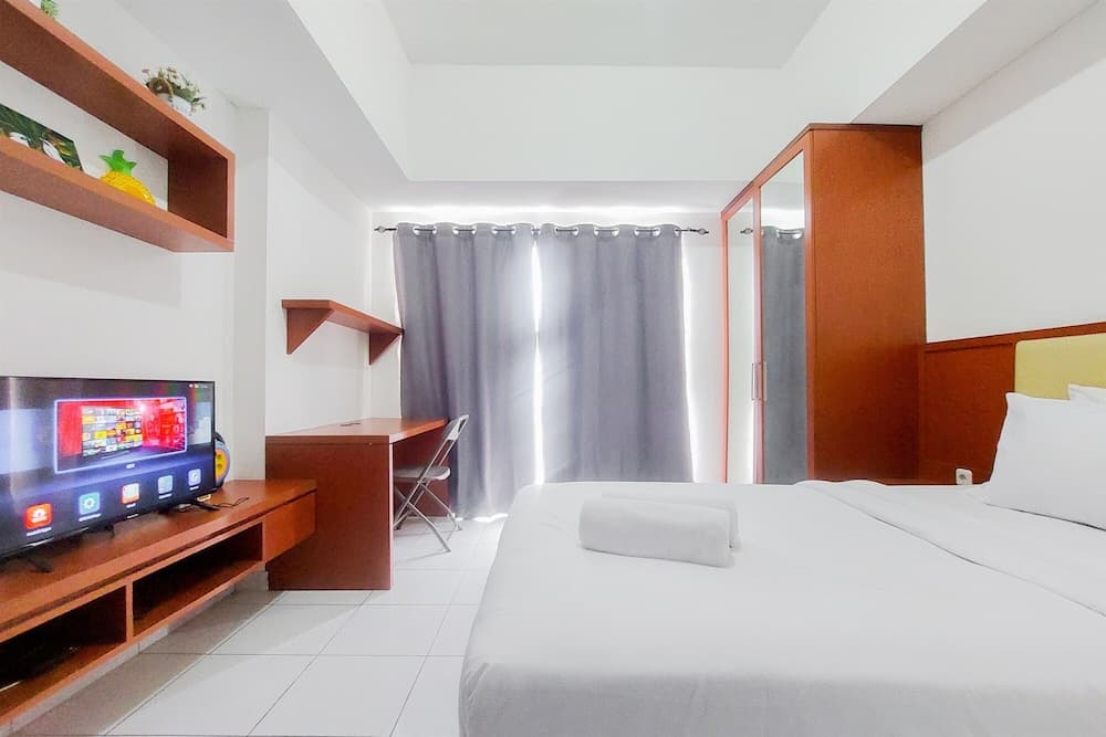 Strategic And Homey Studio Casa De Parco Apartment