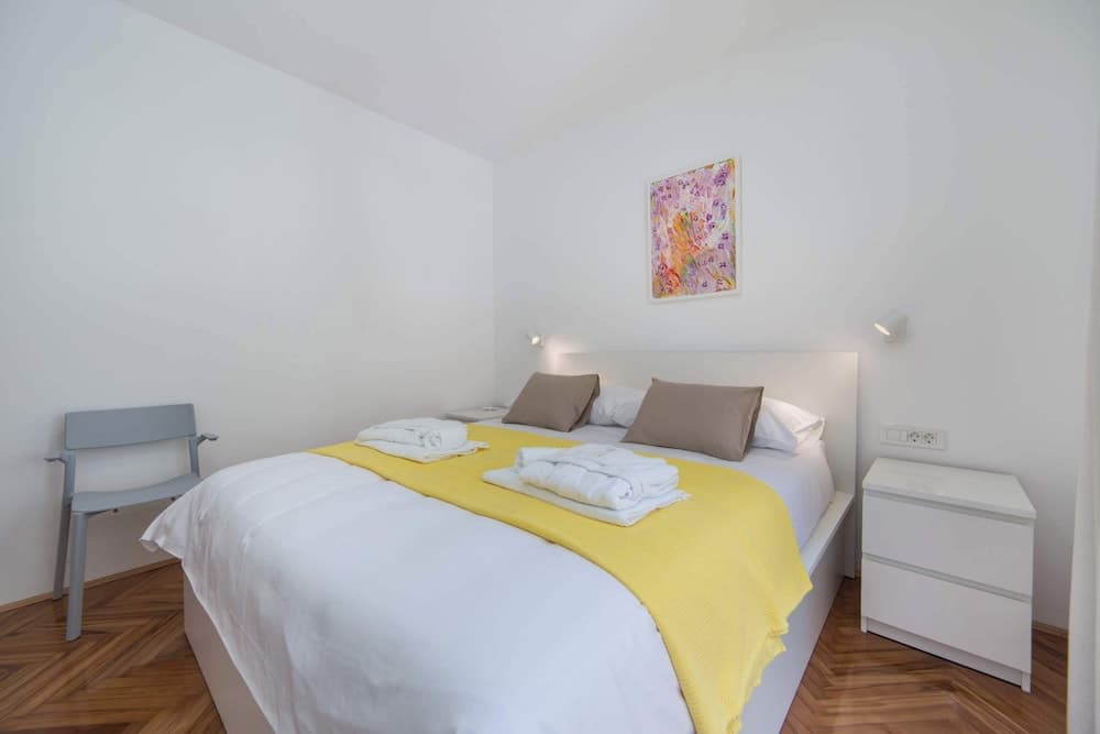 Apartments Ema