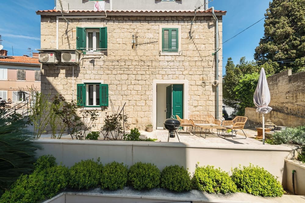 Konaklama yerinin ön cephesi