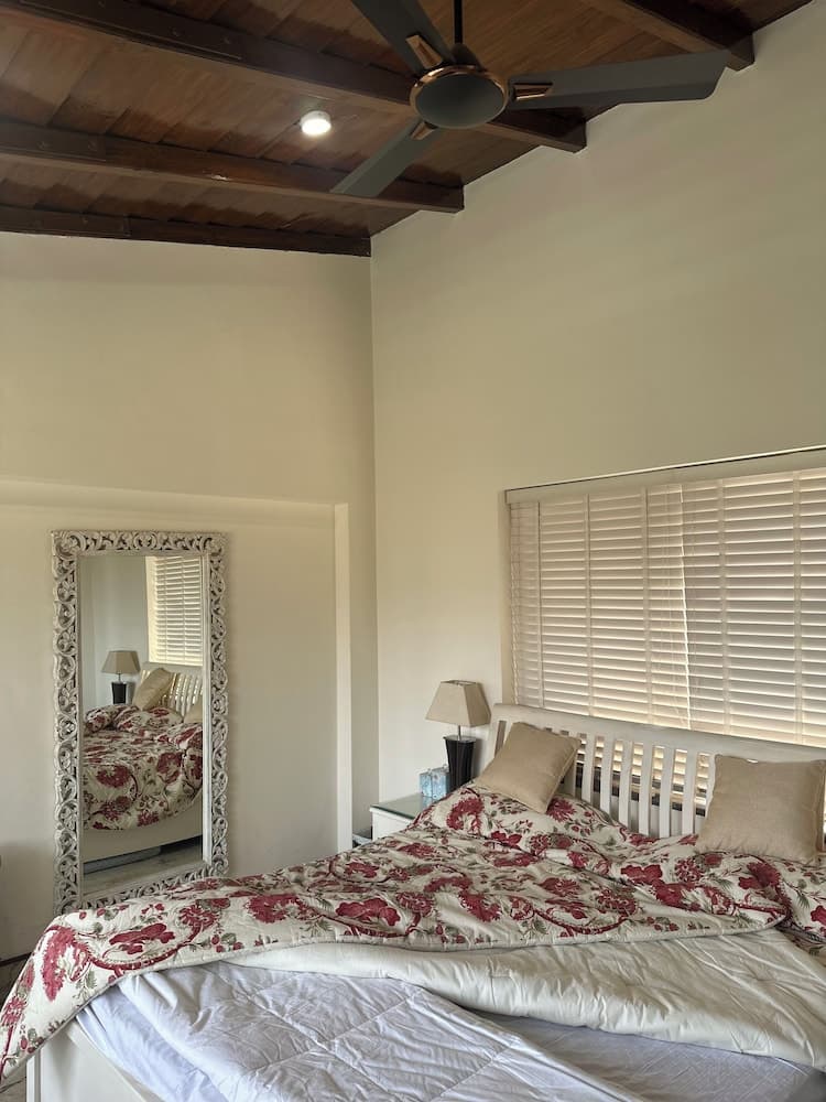 Luxsugero Penthouse Kaichidham