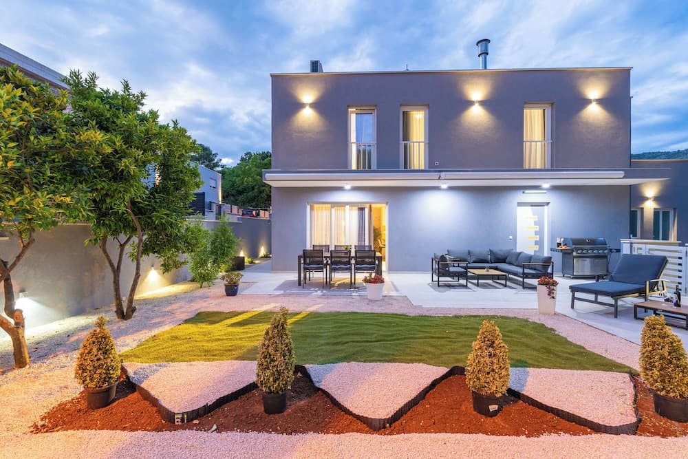 Luxury Villa Entrata-Five Bedroom Villa