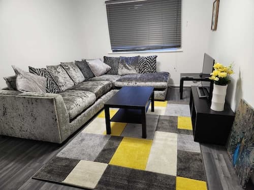 Grays Apartment With City Views Lakeside Shopping