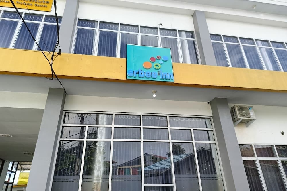 OYO 93929 Erbee Inn