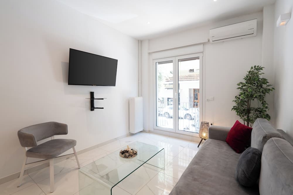 Sophisticated Modern Apt in Athens