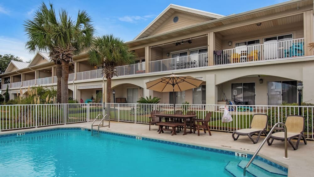 .2 Miles From Beach, Bright and Modern Townhome, 3bd, 3bth