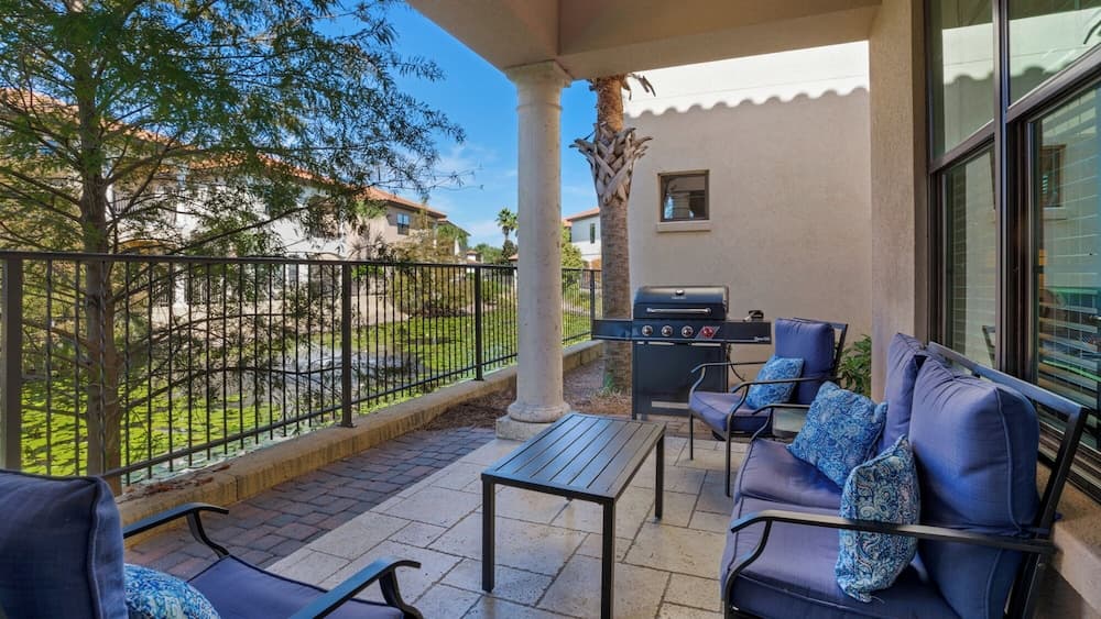 2 Golf Carts, Great Community Pool, Modern Charm