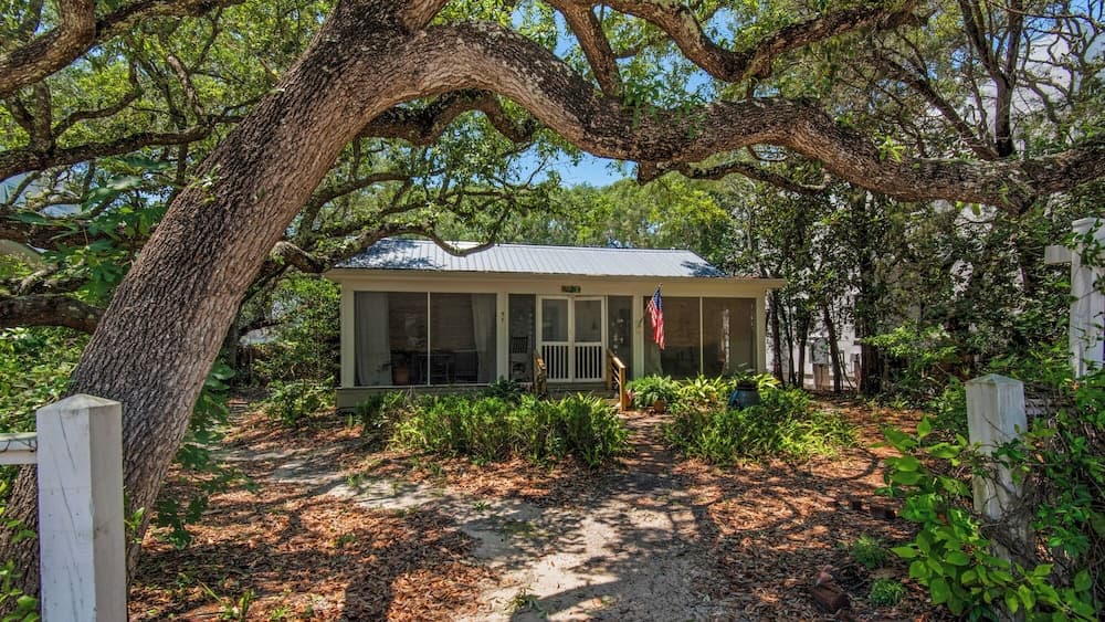 2 Minutes to the Beach; Close to Seaside, Vintage Cottage in Old Seagrove