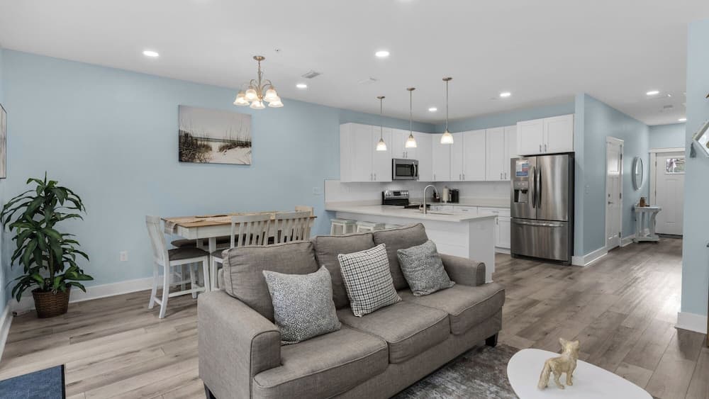 3BR Home /beach Access/spacious Deck/zoo Across