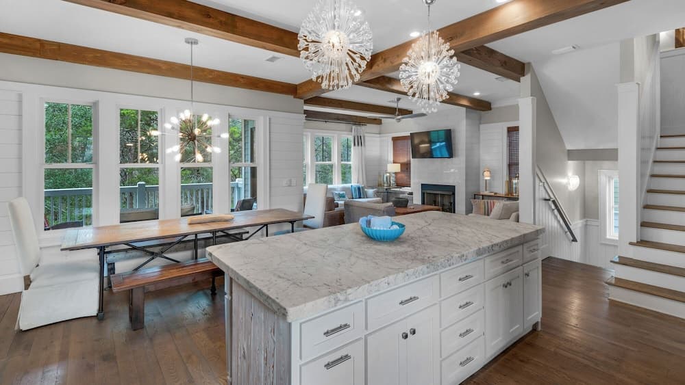 4 Minutes to Beach + Community Pool ~ Stunning Modern Home for 12